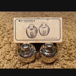 Vintage Wm Rodgers Silverplate salt and pepper shaker set